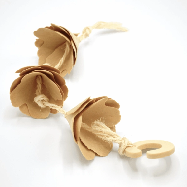 Oxbow Enriched Life - Flower Cone Treat Hanger